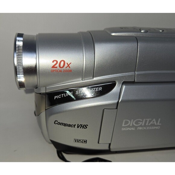 JVC Compact VHS Camcorder VHS-C GR-AXM17U w/ Tape Adapter Case Power & RCA Cords - Picture 14 of 16